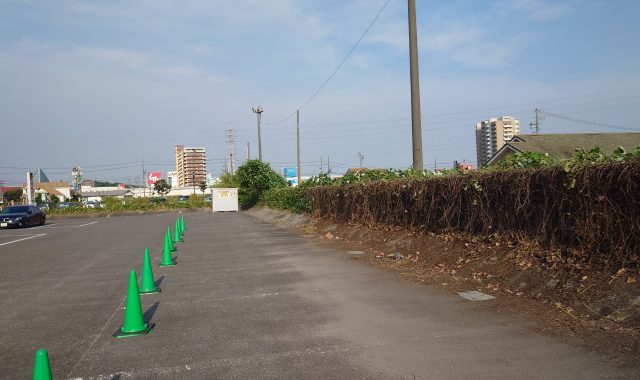 愛知県名古屋市緑区　商業施設　駐車場除草作業