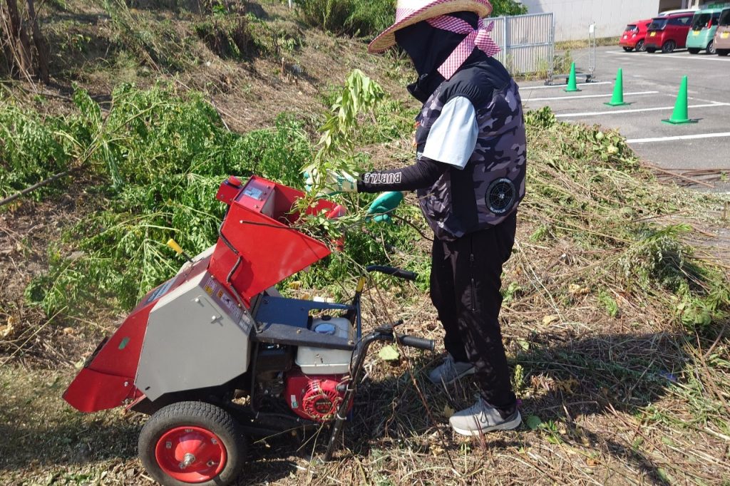 愛知県名古屋市緑区　商業施設　駐車場除草作業